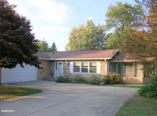 707 Alamo Dr, Freeport, IL 61032