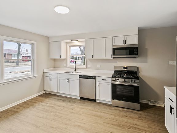 4th image of 17 Strieff Ave