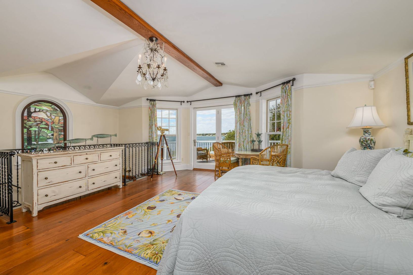  Cottage primary bedroom