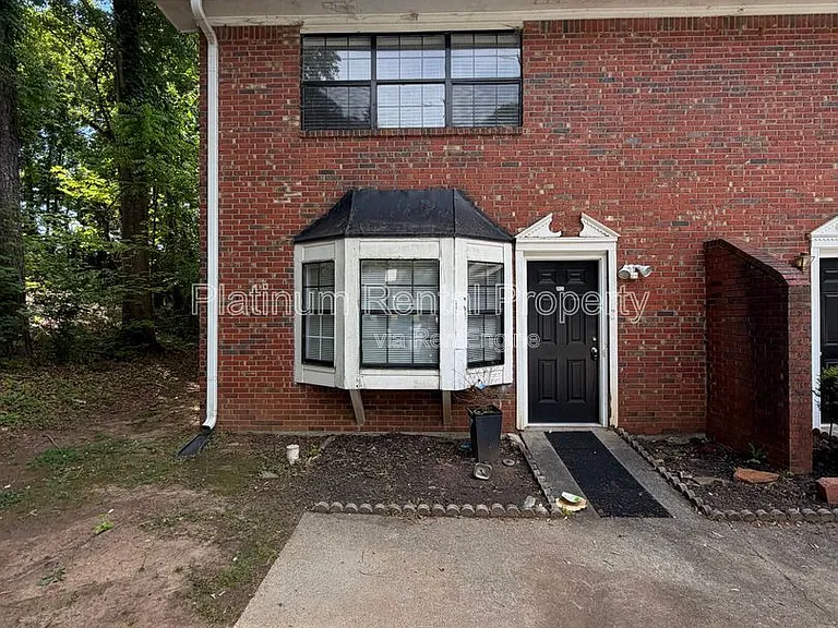 1955 Patterson Ct — Photo 2
