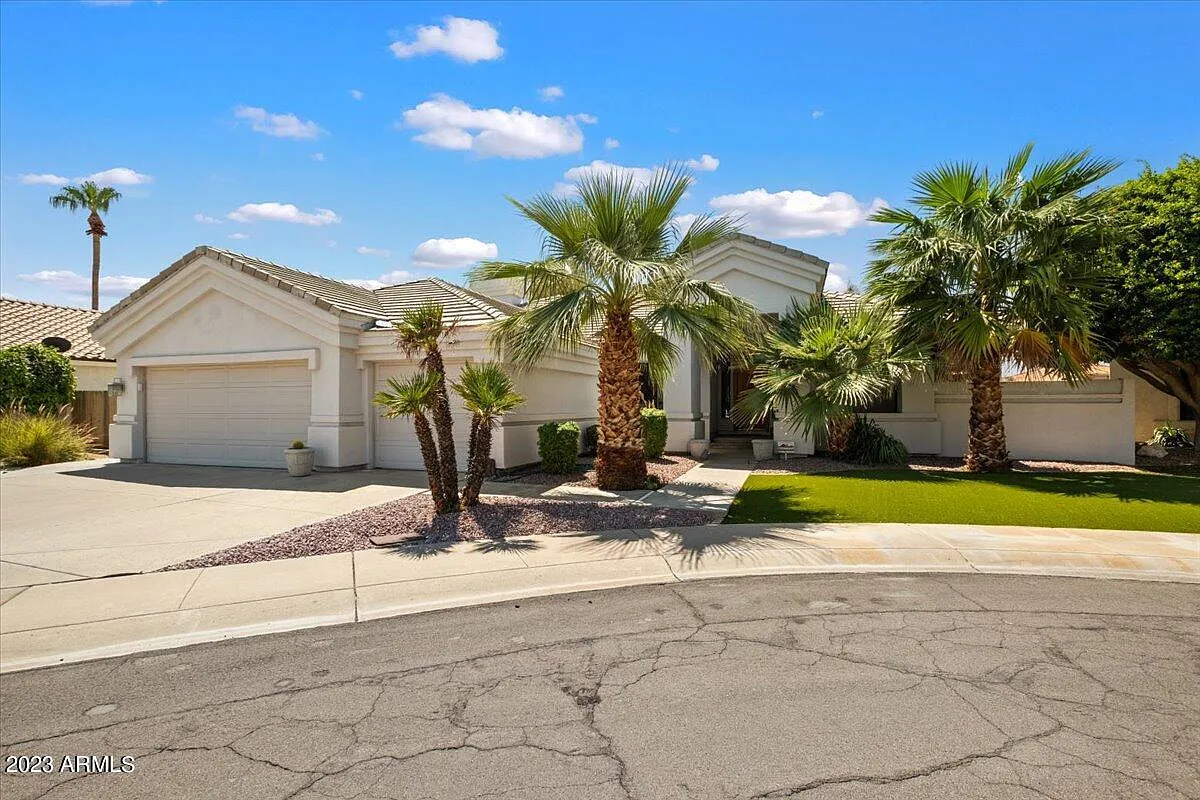 3 bed, 2.0 bath, 2428 sqft, $10,000 — Photo 1