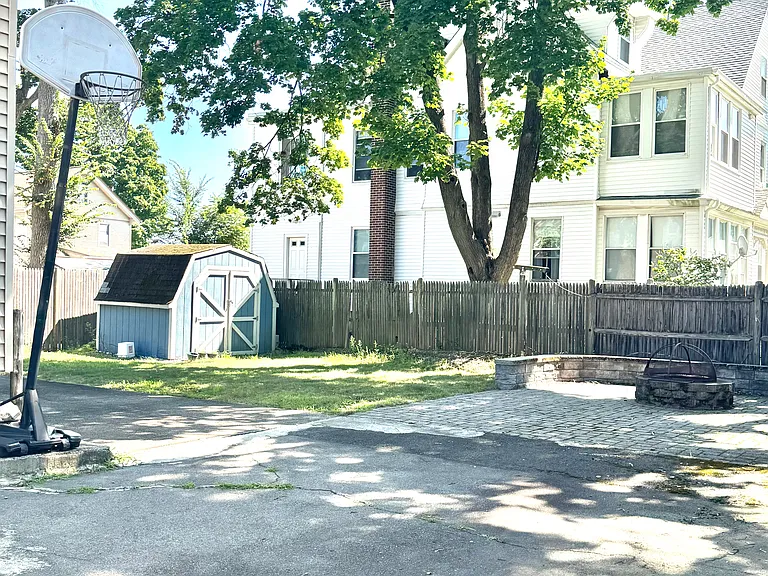 123 Beach St — Photo 3