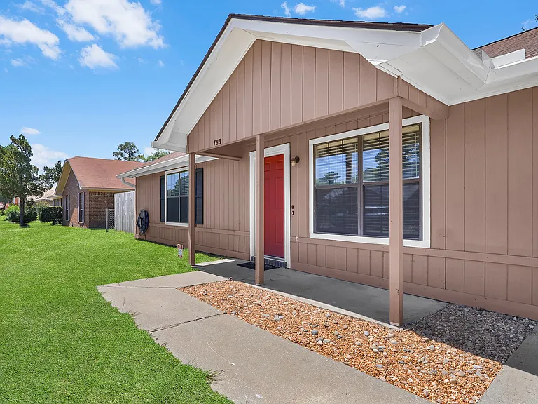 783 Inwood Dr — Photo 4