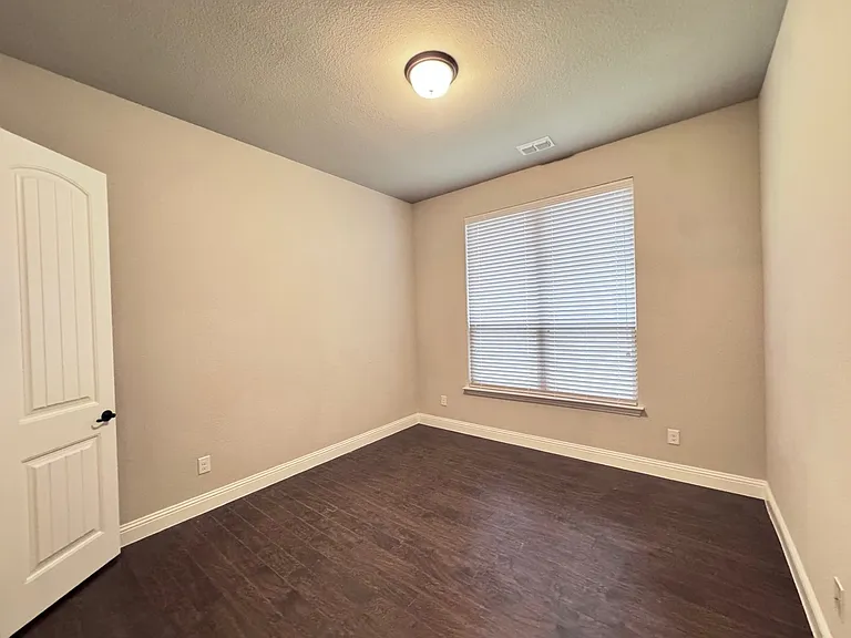 311 Lexington Ave — Photo 17
