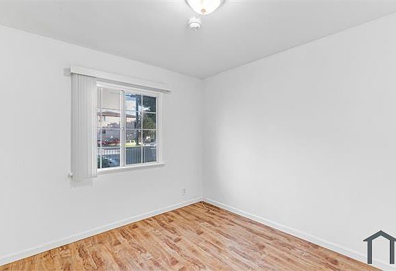 5th image of 6537 Woodley Ave
