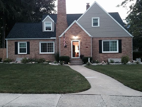 2nd image of 901 S Franklin St