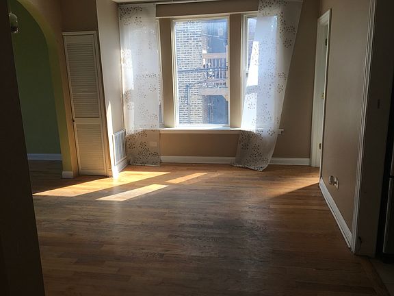 5th image of 3221 W Cortland St #2