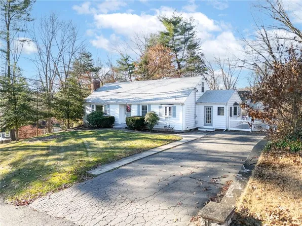 15 Grant Ln, Cumberland, RI 02864