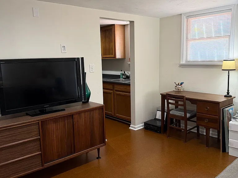 Large Studio Condo Downtown Walking Distance to the Florida State Capitol — Photo 12