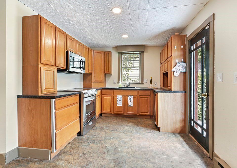 17 Sherwin St, Ware, MA 01082 Zillow