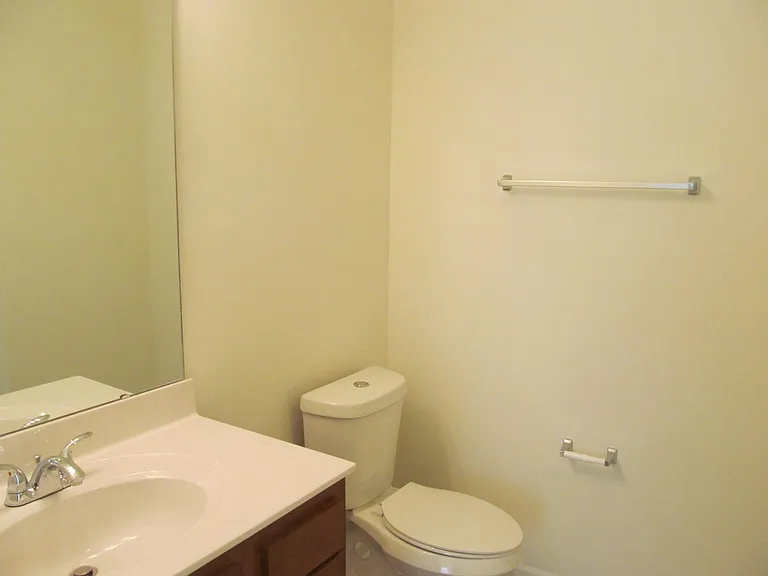 2606 Pennoak Way #D — Photo 9