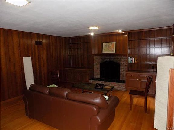4th image of 425 Rockhill Cir