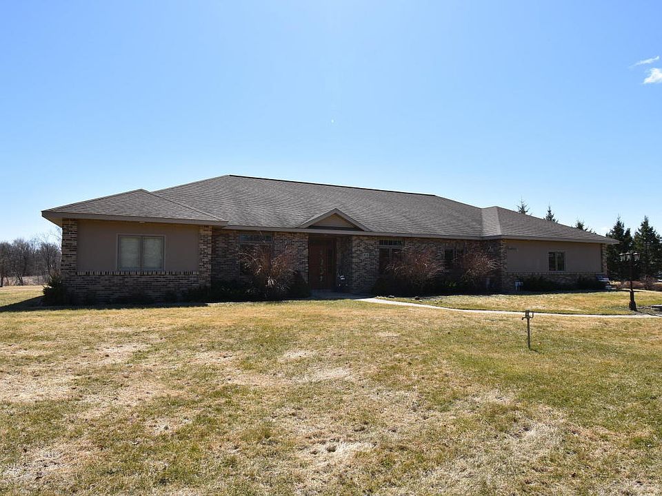 1st image of 910 Riverbend Dr