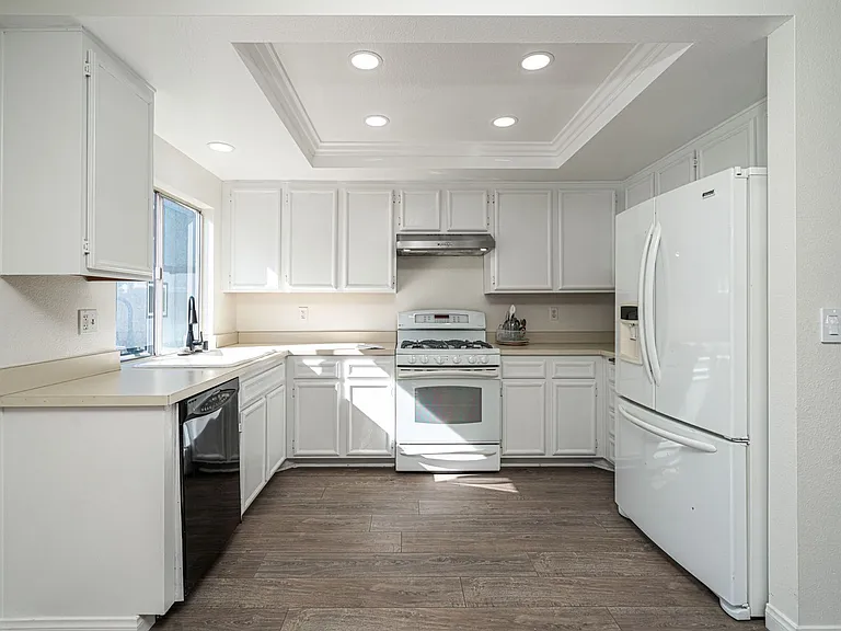 789 W 18th St #1A — Photo 14
