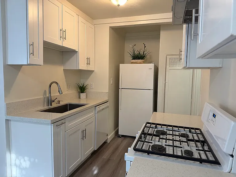 1825 E Broadway #2 — Photo 6