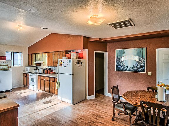 4th image of 5730 Wildwood Dr