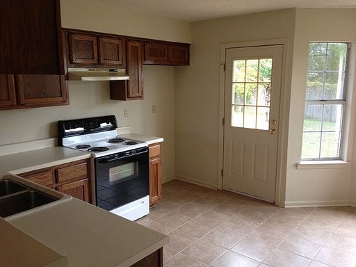 4th image of 7037 Foxhall Dr