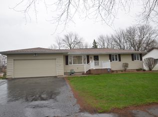 74 Debby Ln, Rochester, NY 14606