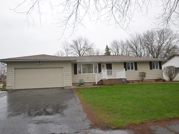 74 Debby Ln, Rochester, NY 14606