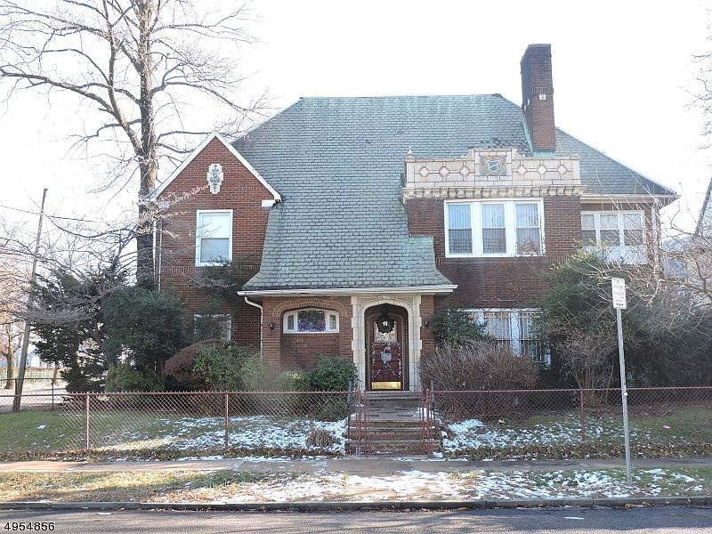 1st image of 52-56 BALDWIN AVE