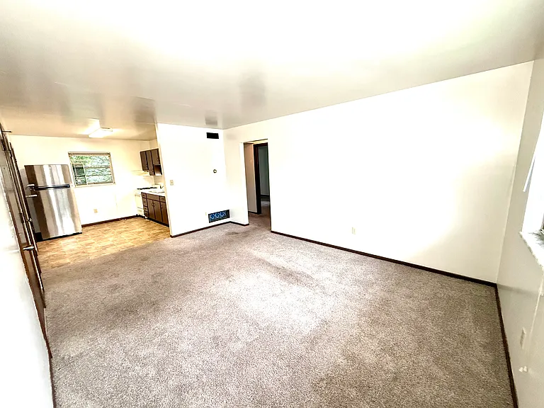 1549 Glenn Ave — Photo 3