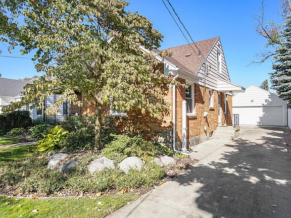 3rd image of 871 Edna St SE
