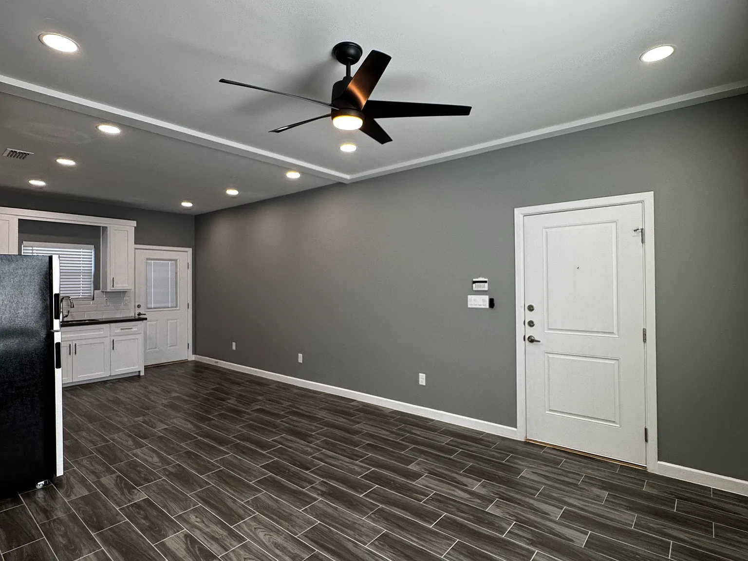 2 bed, $1,150 — Photo 2