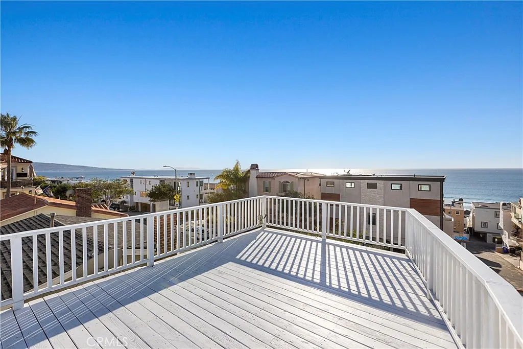 2 bed, 1.5 bath, 996 sqft, $6,000 — Photo 2