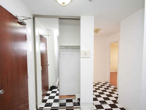 4th image of 15 Kensington Rd Unit 1512