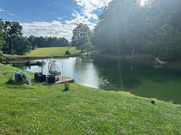 4th image of 527 Gentry Mill Rd