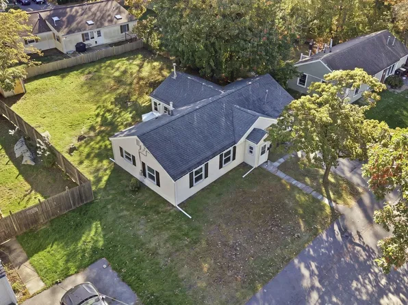 28 Vega St, Weymouth, MA 02188