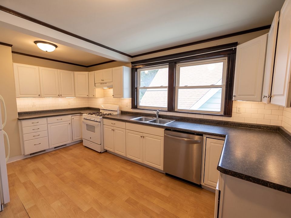 1st image of 120 N Franklin St #3