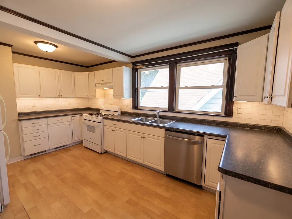 120 N Franklin St #3