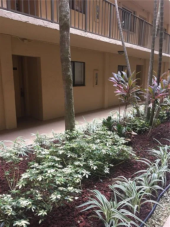 2 bed, 2.0 bath, 965 sqft, $2,300 — Photo 3