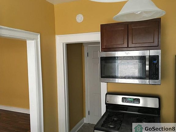 3rd image of 11115 S King Dr APT 2