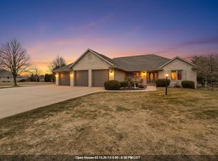 3670 Copper Oak Cir, Green Bay, WI 54313