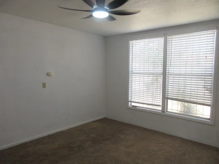 1116 N O'Melveny Ave — Photo 12