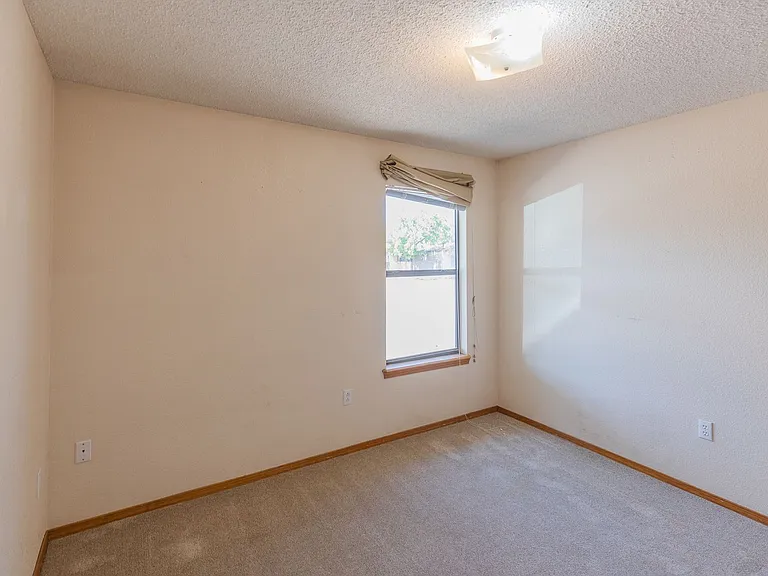 1378 Challenger Ave — Photo 6