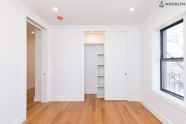 Rented by Nooklyn NYC LLC | media 54