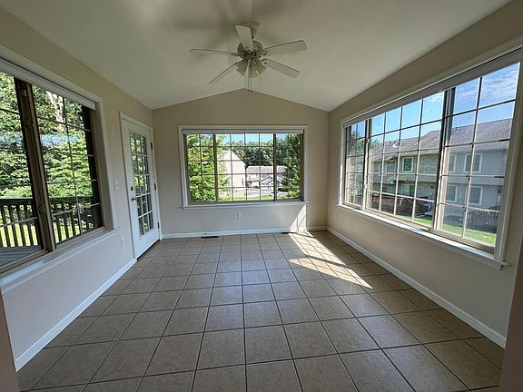 2nd image of 618 Oakwood Ave #D1