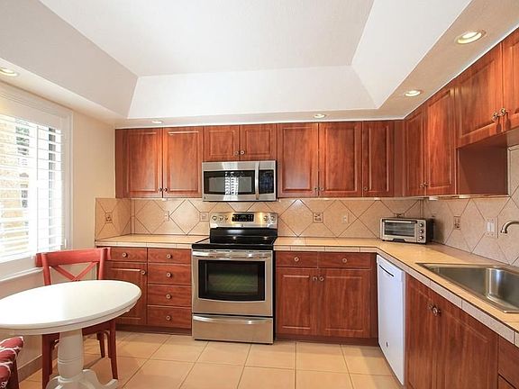 4th image of 3243 Horse Carriage Way APT 13