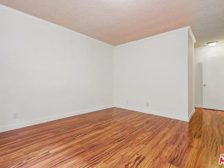 530 S Barrington Ave #110 — Photo 18