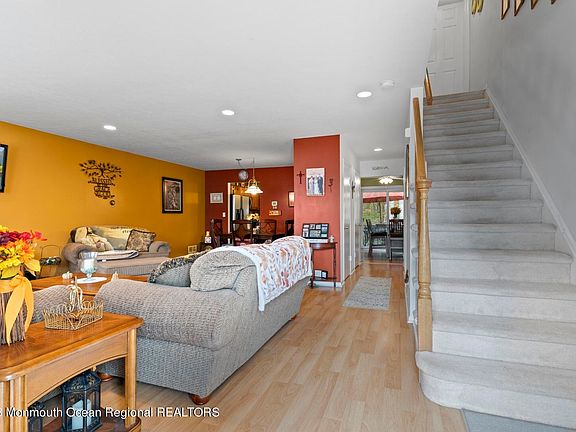 3rd image of 419 Rose Court