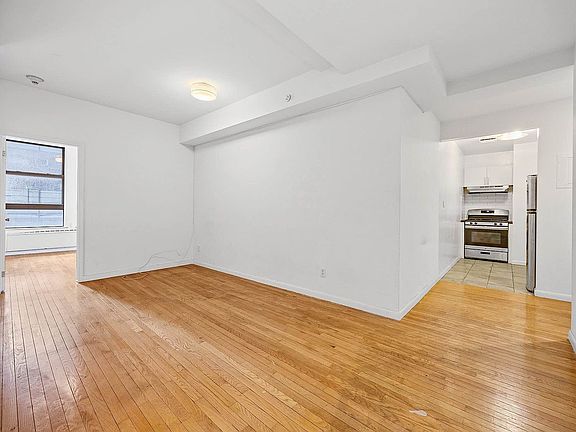 3rd image of 106 Fulton St #5AA