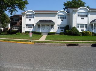 3118 Wilshire Ln, Oakdale, NY 11769
