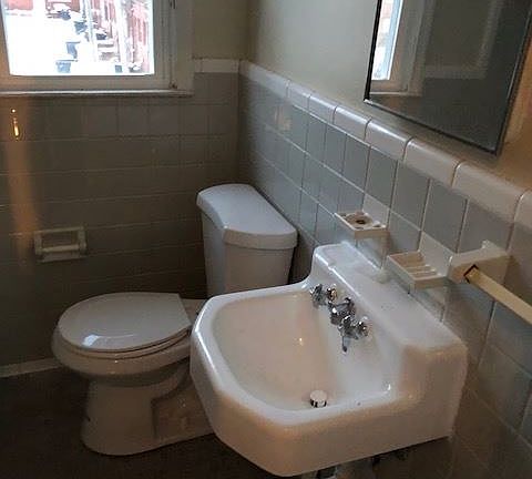 9510 bathroom sink and toliet