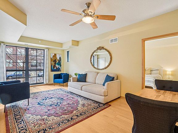 3rd image of 825 Berry St APT 106