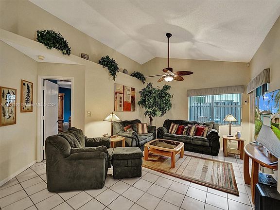 2nd image of 2944 Myrtle Oak Cir