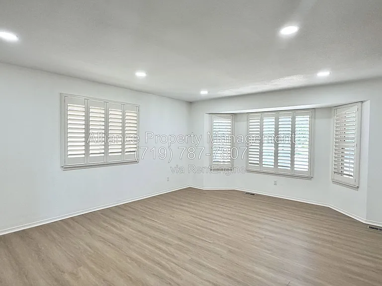 1755 Smoke Ridge Dr — Photo 3