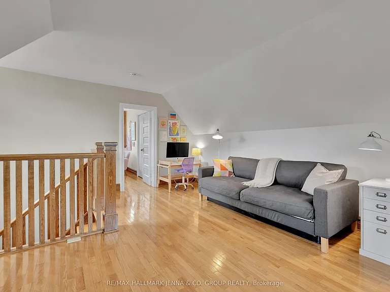 50 Willard St — Photo 36